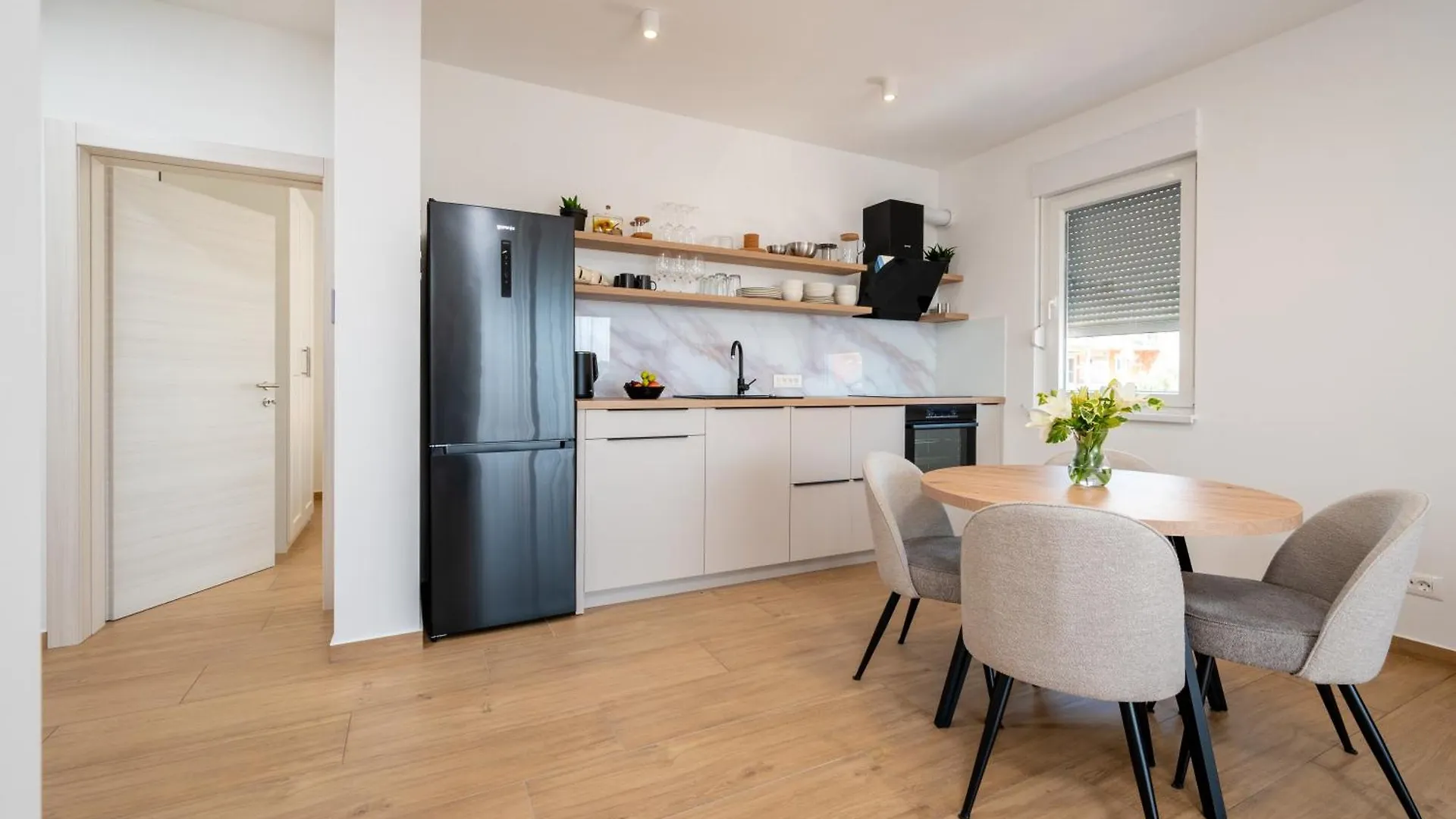 Apartment Sarana טרוגיר 0*,