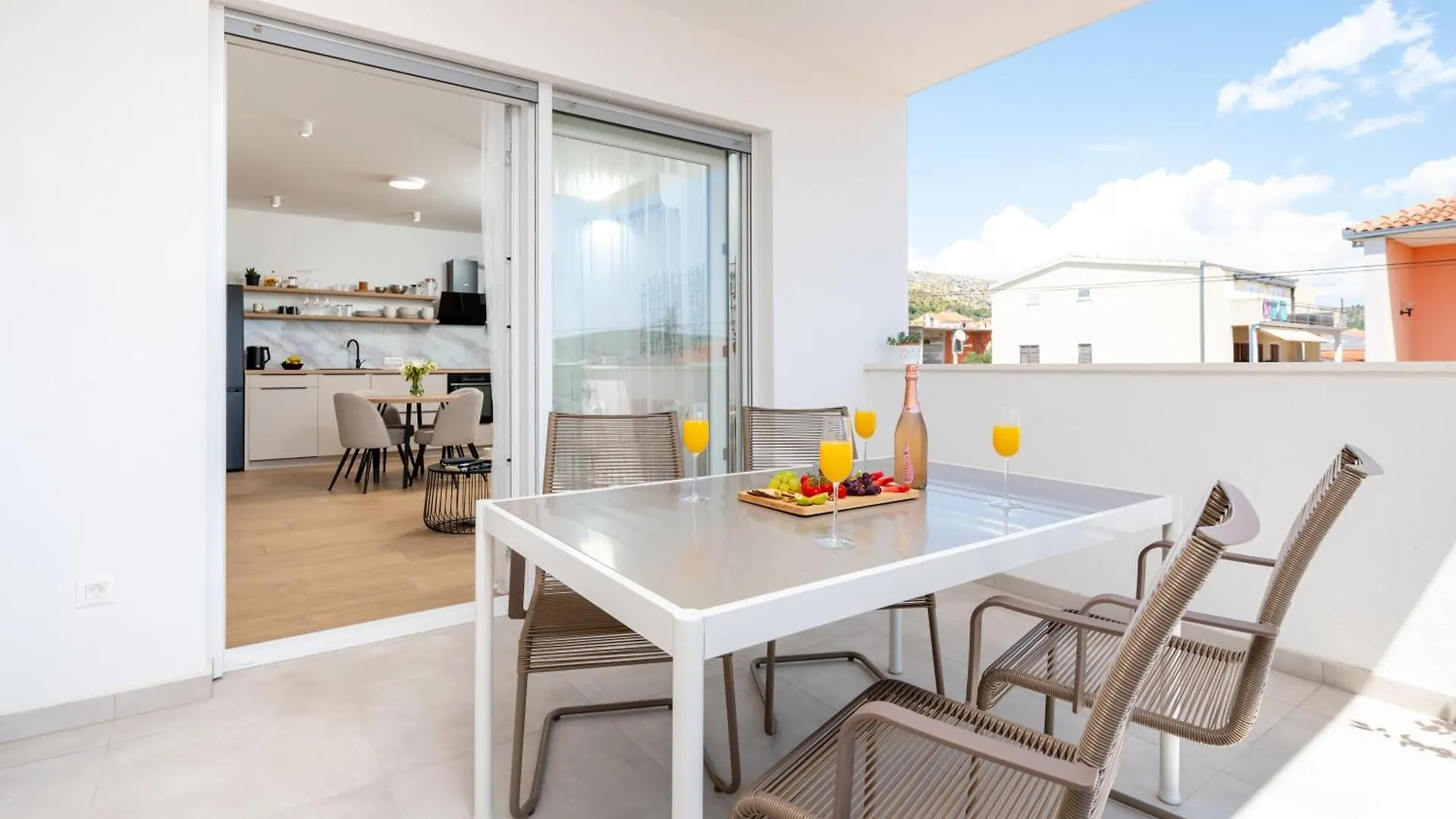 Apartment Sarana טרוגיר